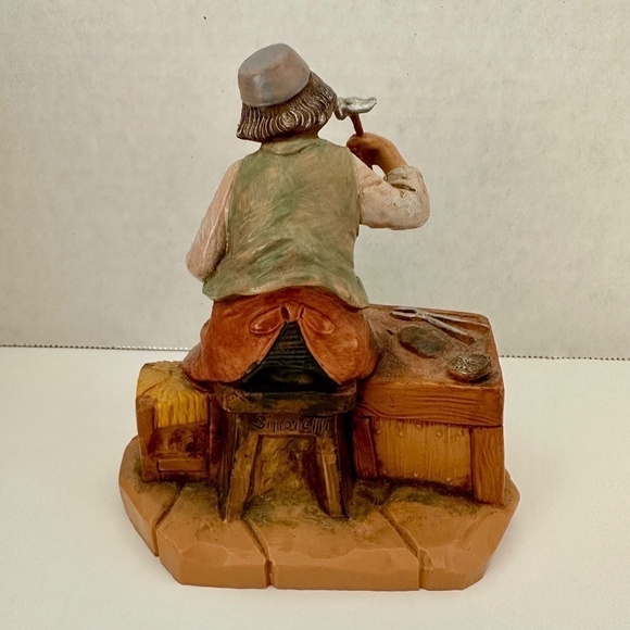 Fontanini Figure Shoemaker Titus 5" Centennial Collection with Box - Picture 4 of 7